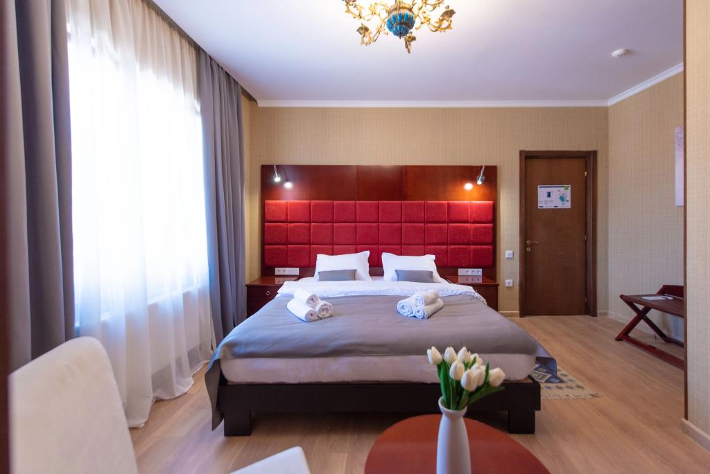 Kraveli Hotel 3*
