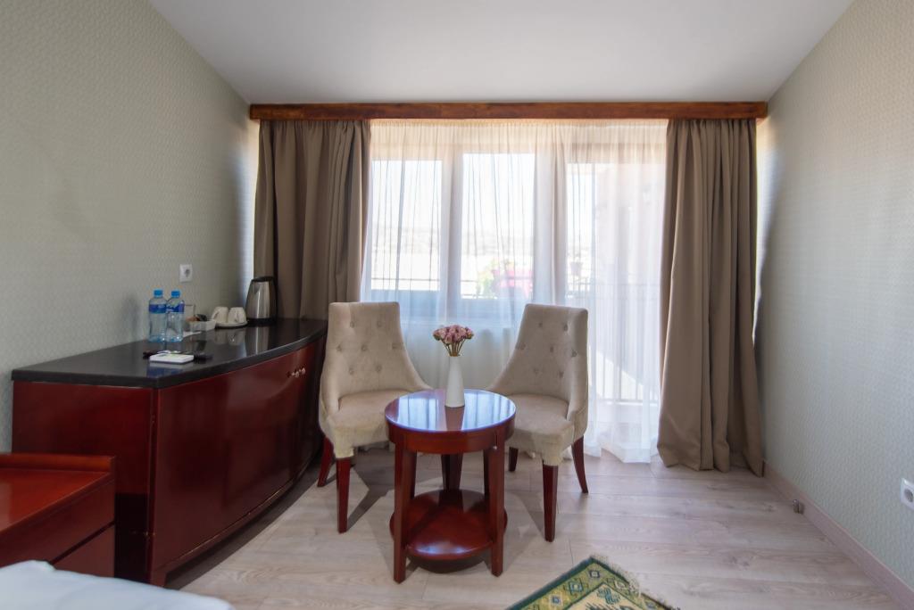 Kraveli Hotel 3*