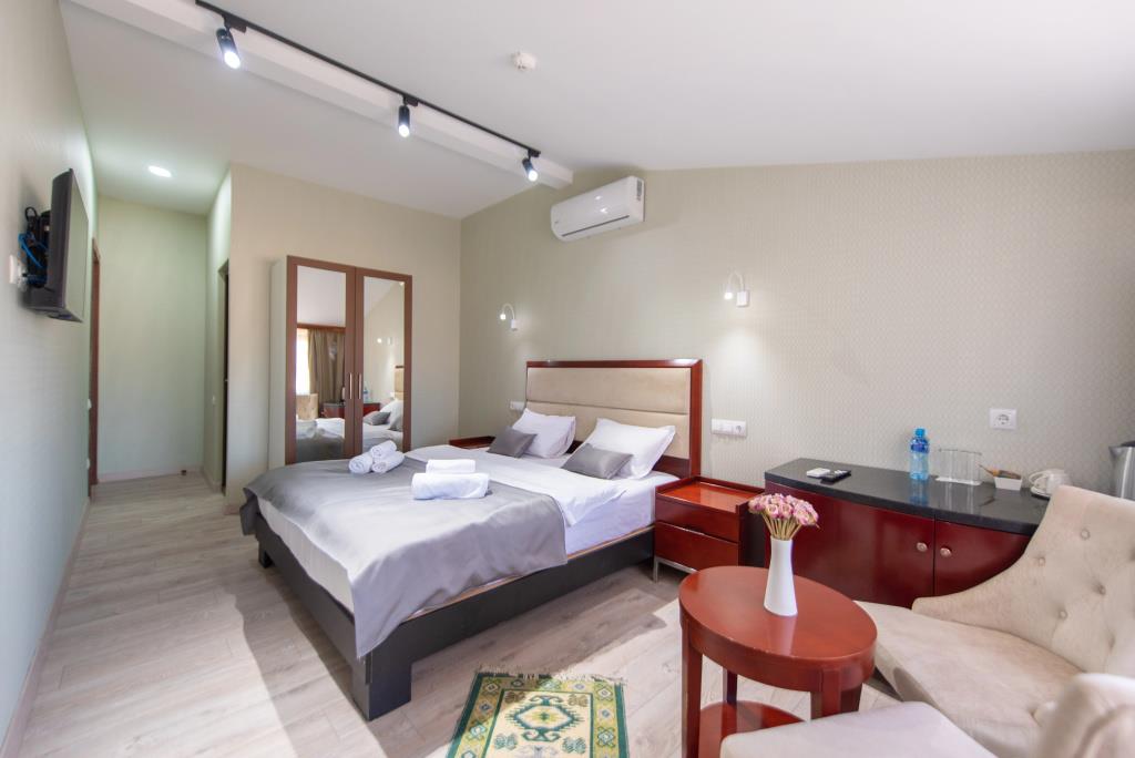 Kraveli Hotel 3*