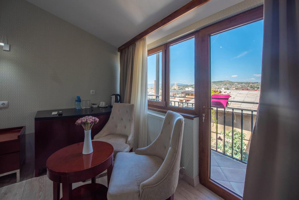 Kraveli Hotel 3*