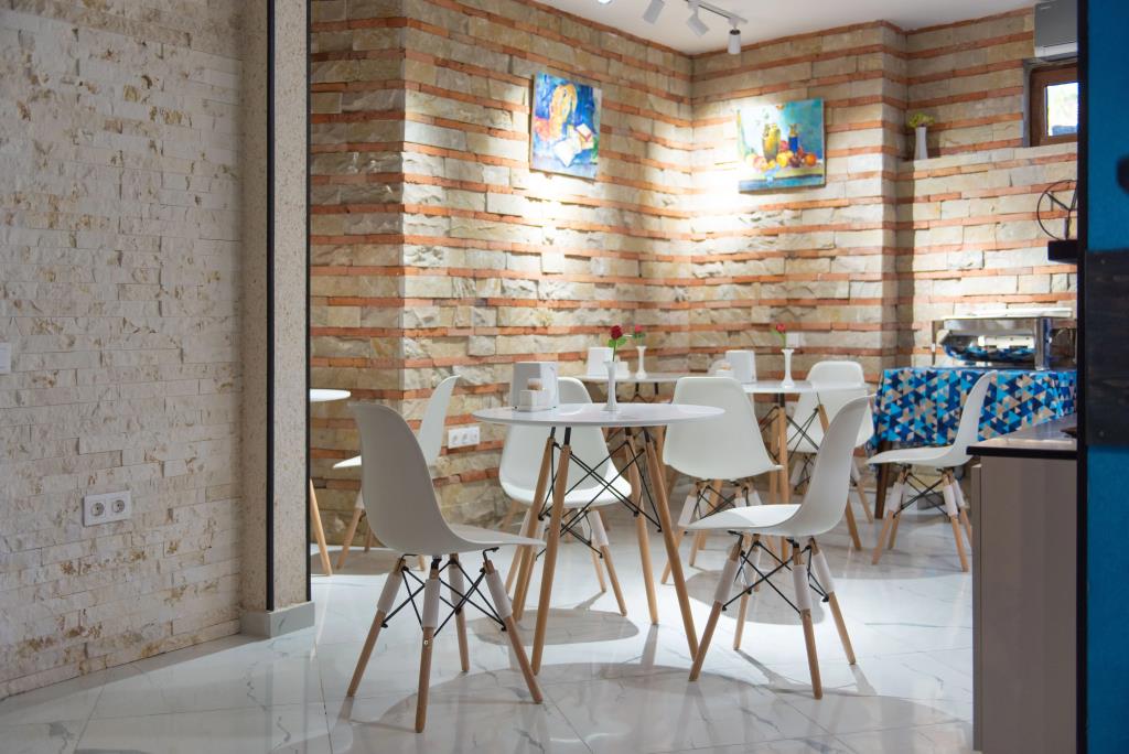 Kraveli Hotel 3*