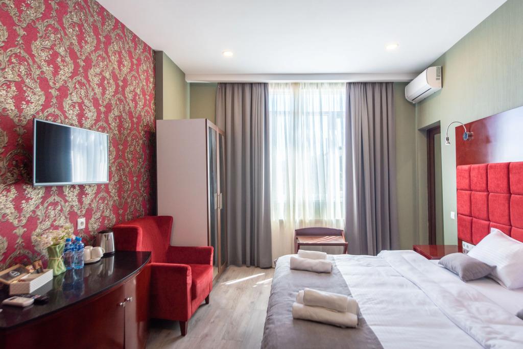 Kraveli Hotel 3*