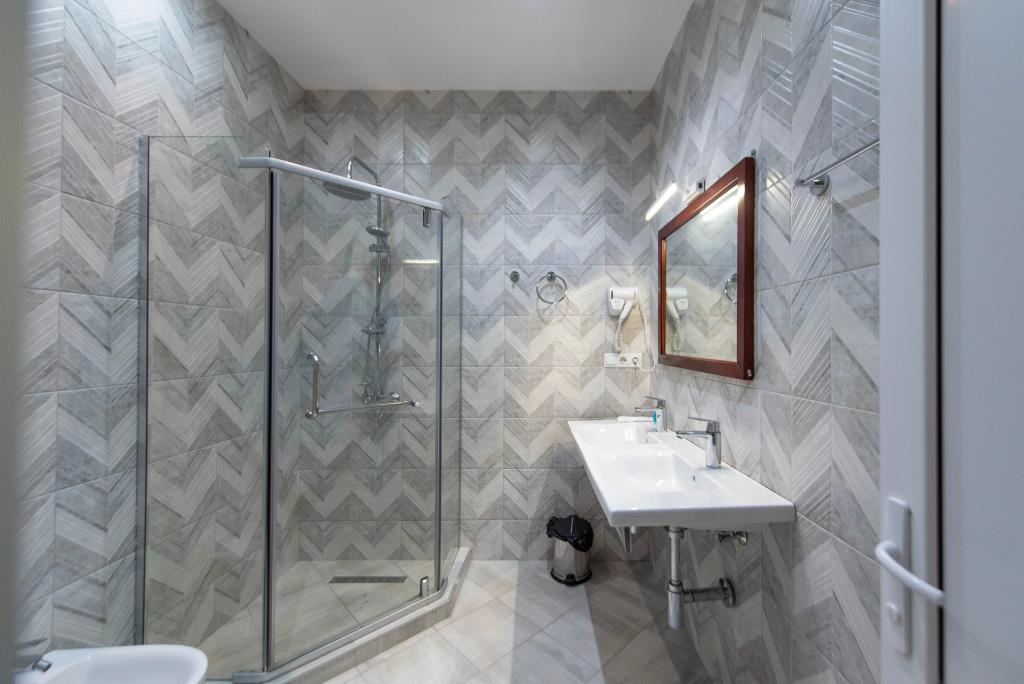 Kraveli Hotel 3*