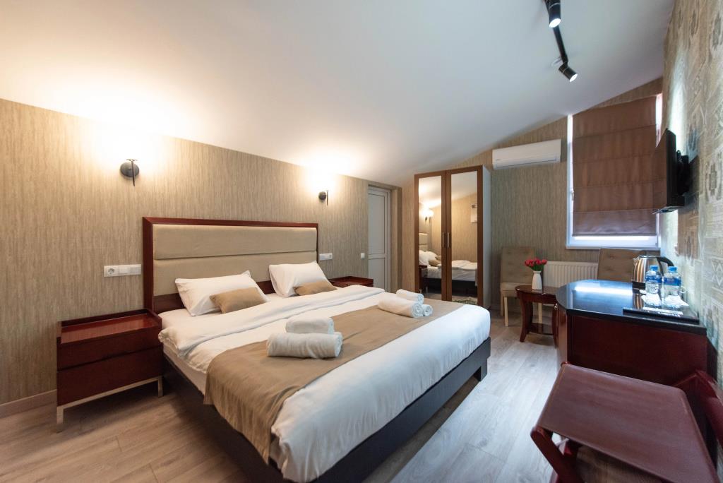 Kraveli Hotel 3*