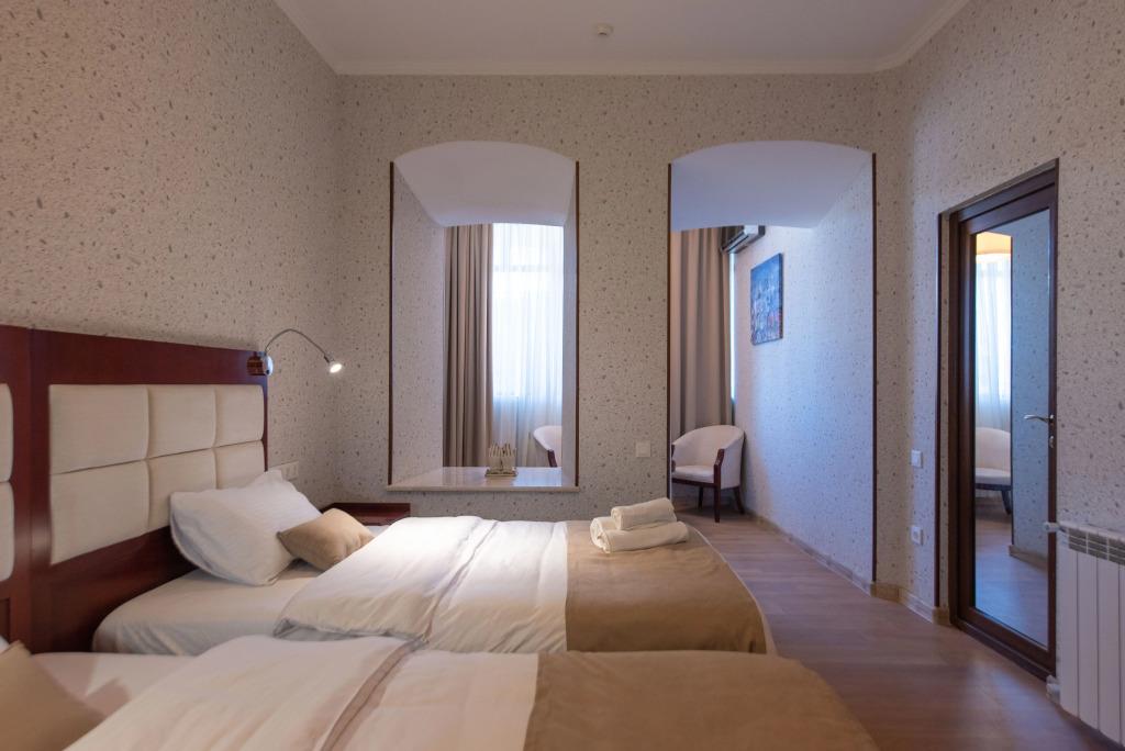 Kraveli Hotel 3*
