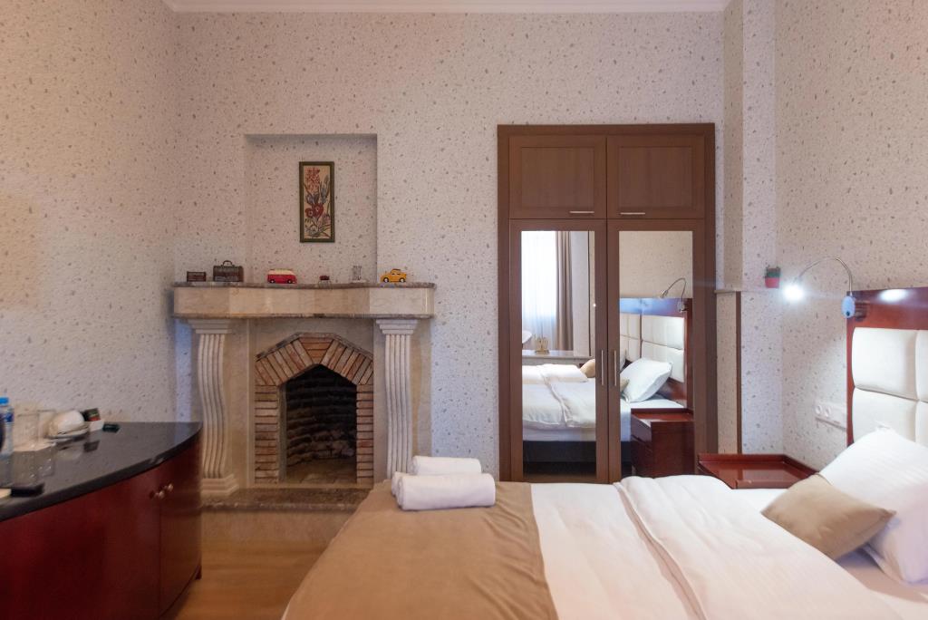 Kraveli Hotel 3*