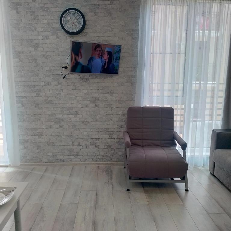 Na Ulitse Molodogvardeyskoy 2/80 Flat 0*