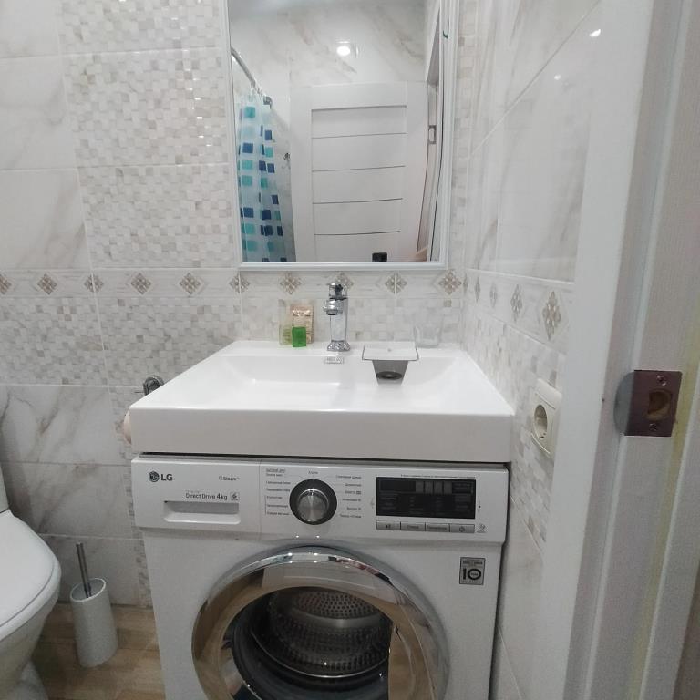 Na Ulitse Molodogvardeyskoy 2/80 Flat 0*