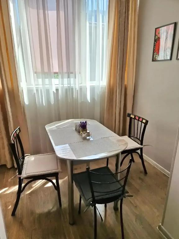 2-kh Komn Solnechnaya Storona Per.Gruzinskiy Parkovka Besplatno Flat 0*