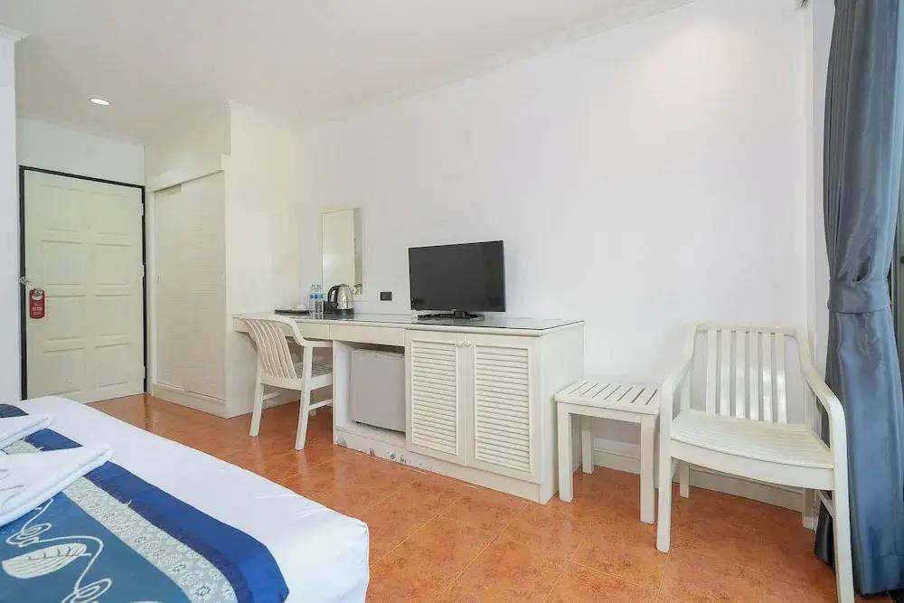 Patong Central Residence & Apartment 0*