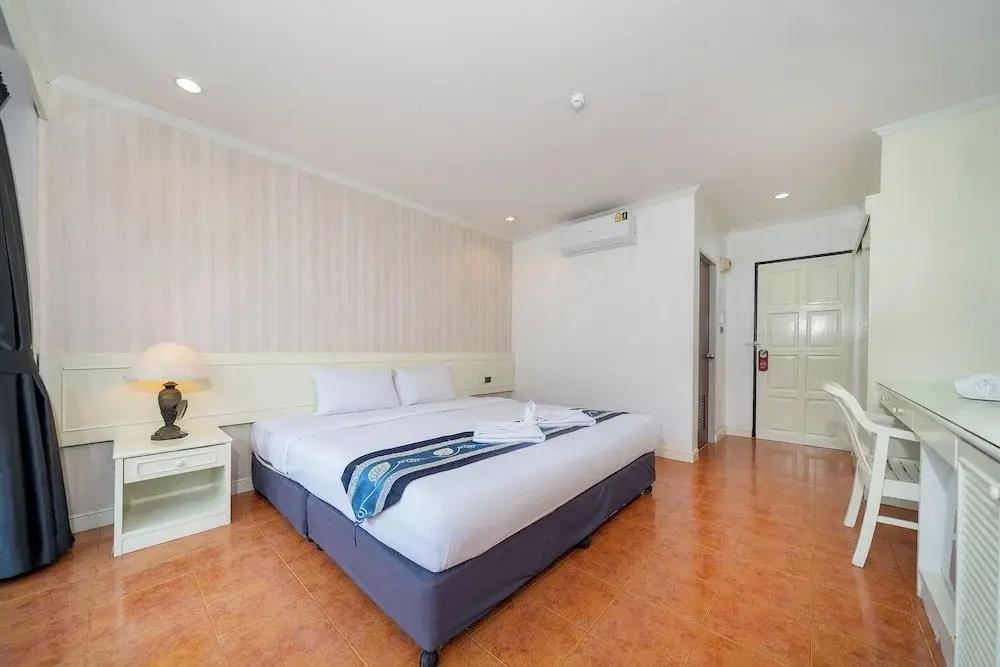 Patong Central Residence & Apartment 0*