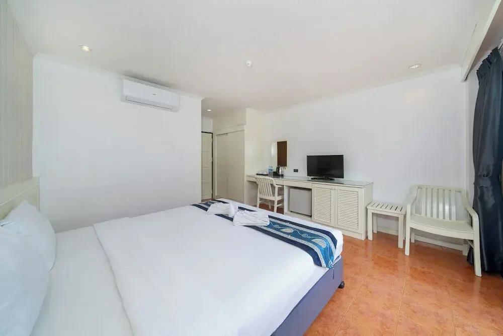 Patong Central Residence & Apartment 0*