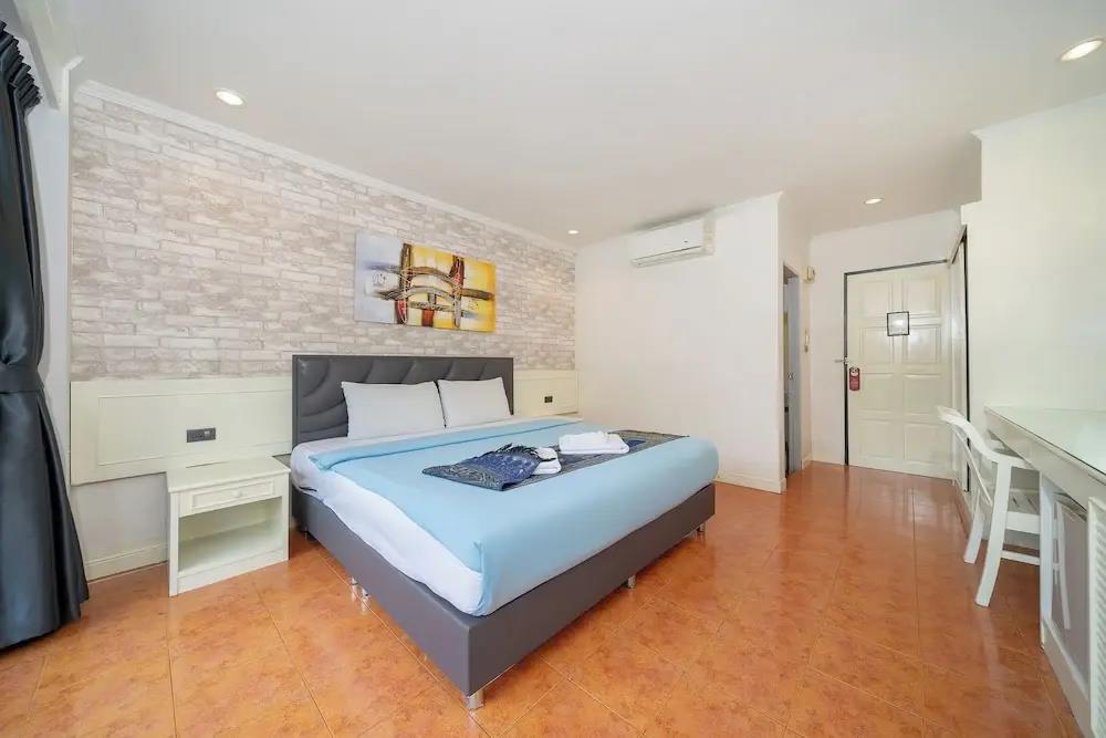 Patong Central Residence & Apartment 0*