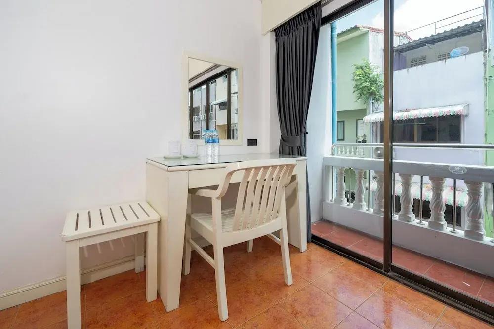 Patong Central Residence & Apartment 0*