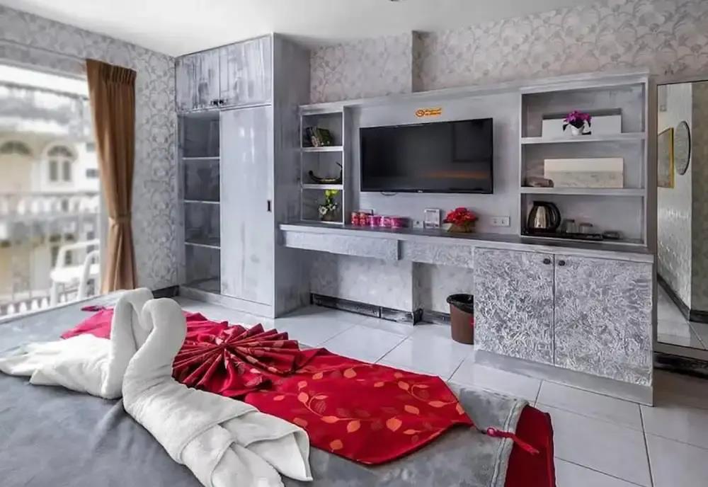 The Shades Hotel 50 meter Beach Front 3*