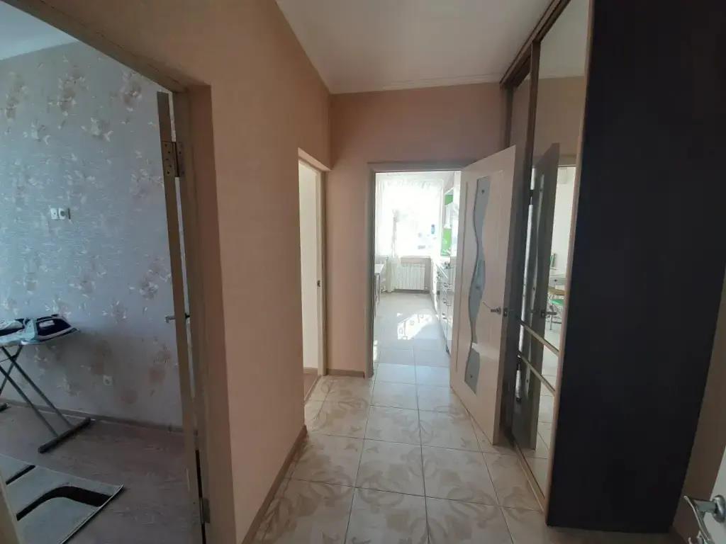 Dvukhkomnatnaya S Vidom Na More i Gory Flat 0*