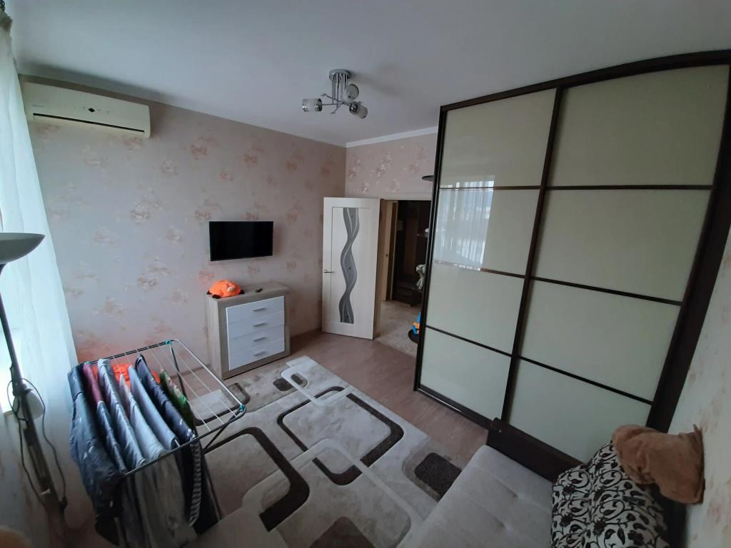 Dvukhkomnatnaya S Vidom Na More i Gory Flat 0*