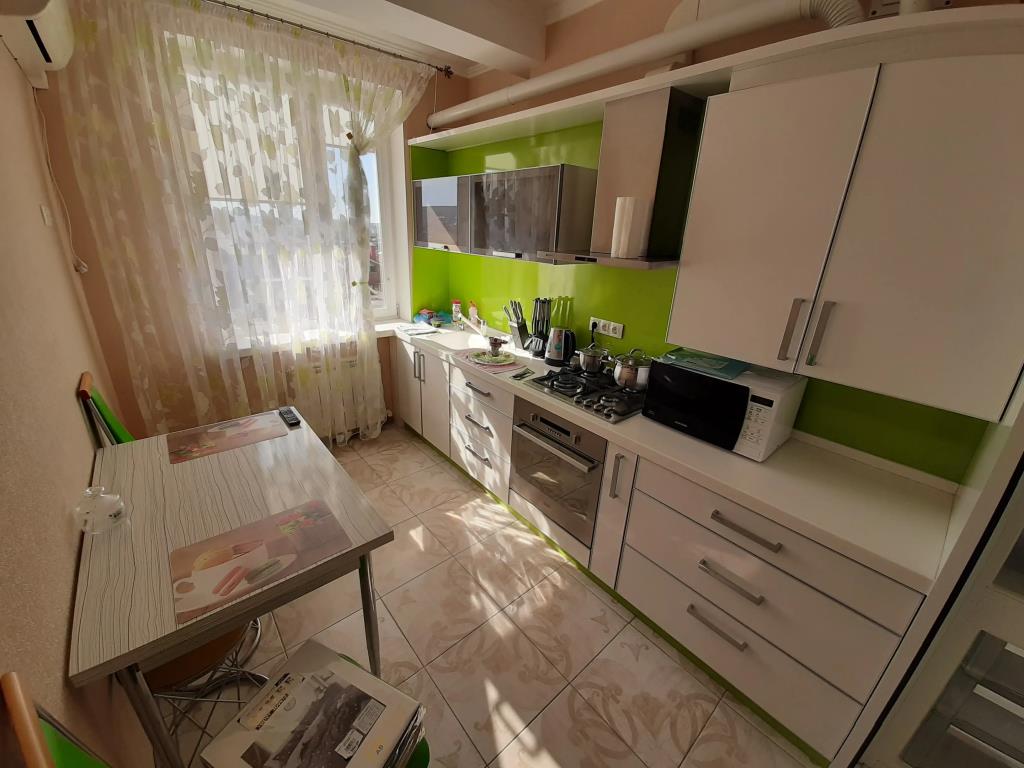 Dvukhkomnatnaya S Vidom Na More i Gory Flat 0*