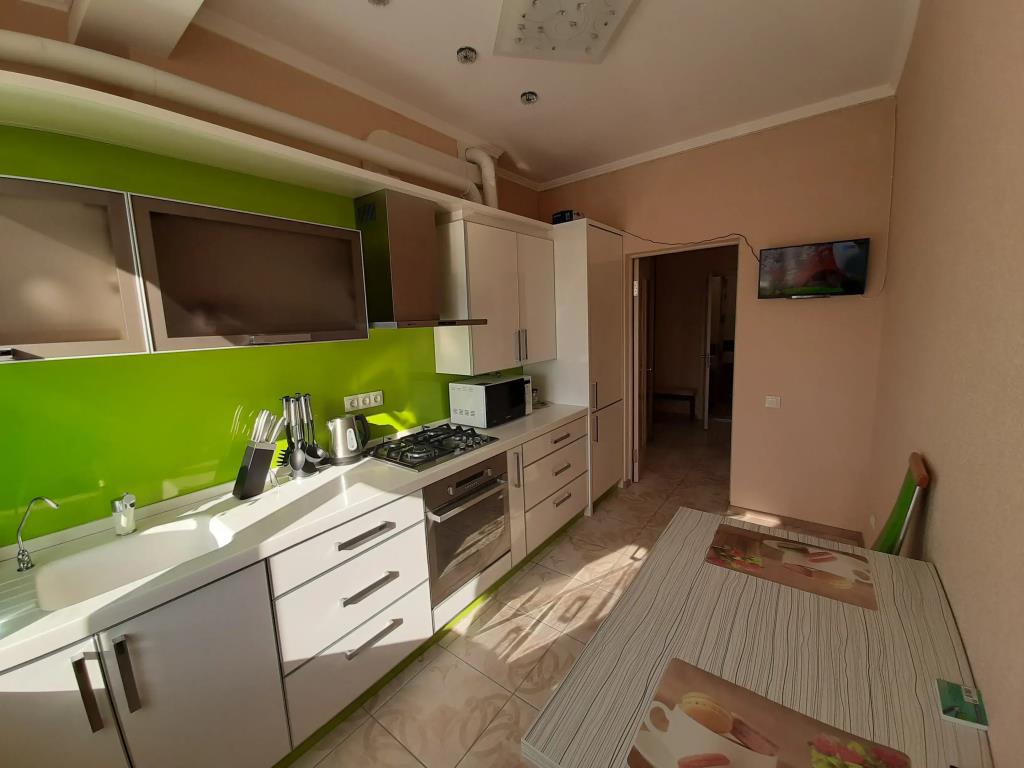 Dvukhkomnatnaya S Vidom Na More i Gory Flat 0*