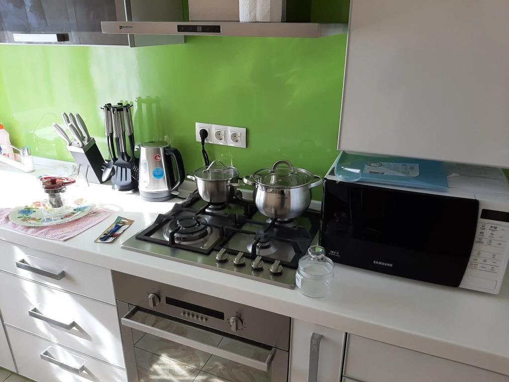 Dvukhkomnatnaya S Vidom Na More i Gory Flat 0*