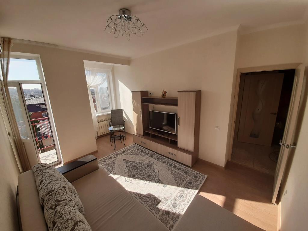 Dvukhkomnatnaya S Vidom Na More i Gory Flat 0*
