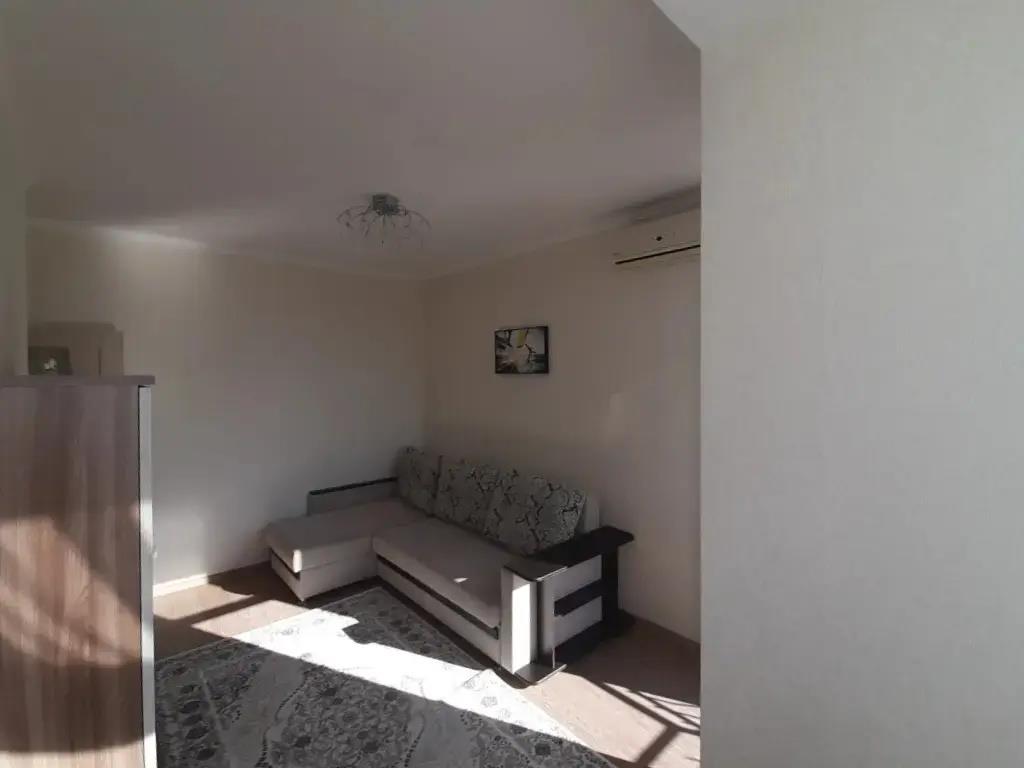 Dvukhkomnatnaya S Vidom Na More i Gory Flat 0*