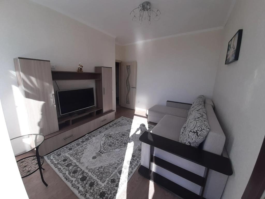 Dvukhkomnatnaya S Vidom Na More i Gory Flat 0*