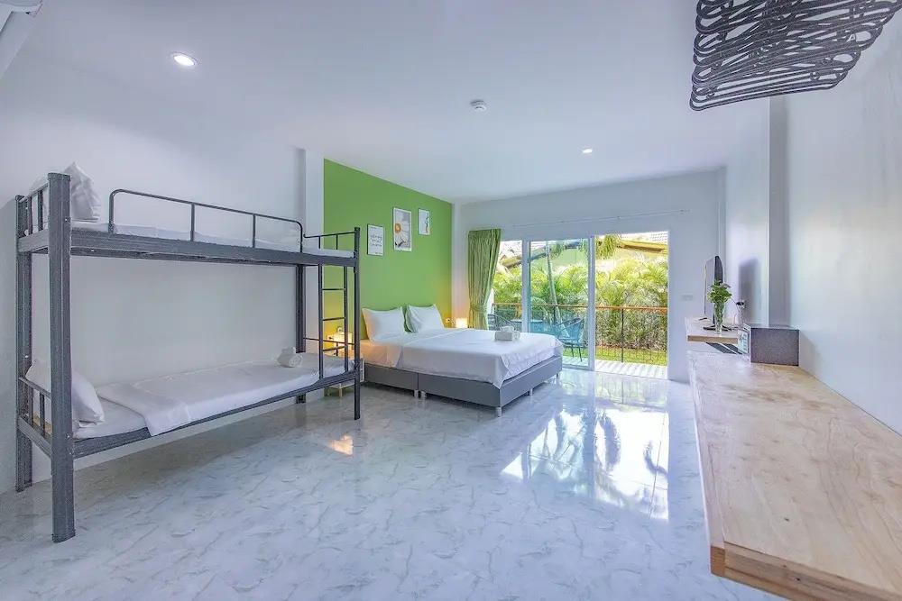 Karon Hotel  at 22 2*