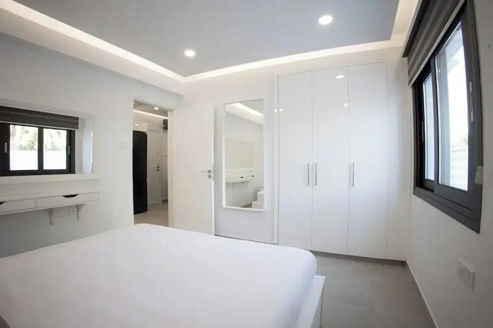 Phaedrus Living Luxury Mackenzie Flat 0*