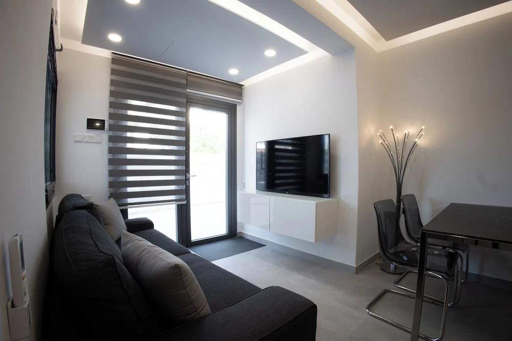 Phaedrus Living Luxury Mackenzie Flat 0*