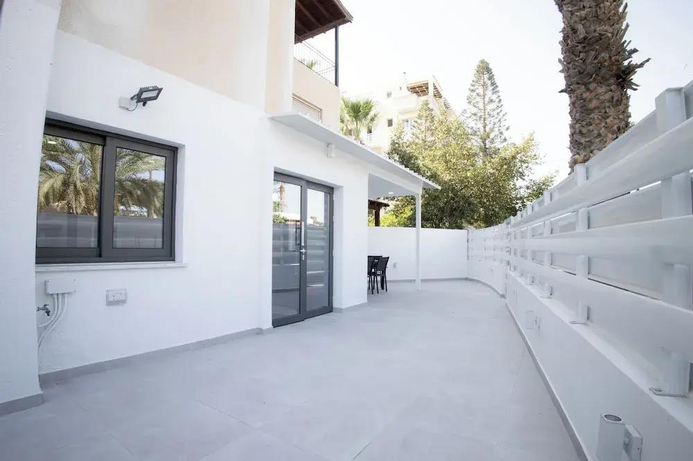 Phaedrus Living Luxury Mackenzie Flat 0*