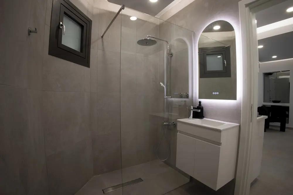 Phaedrus Living Luxury Mackenzie Flat 0*