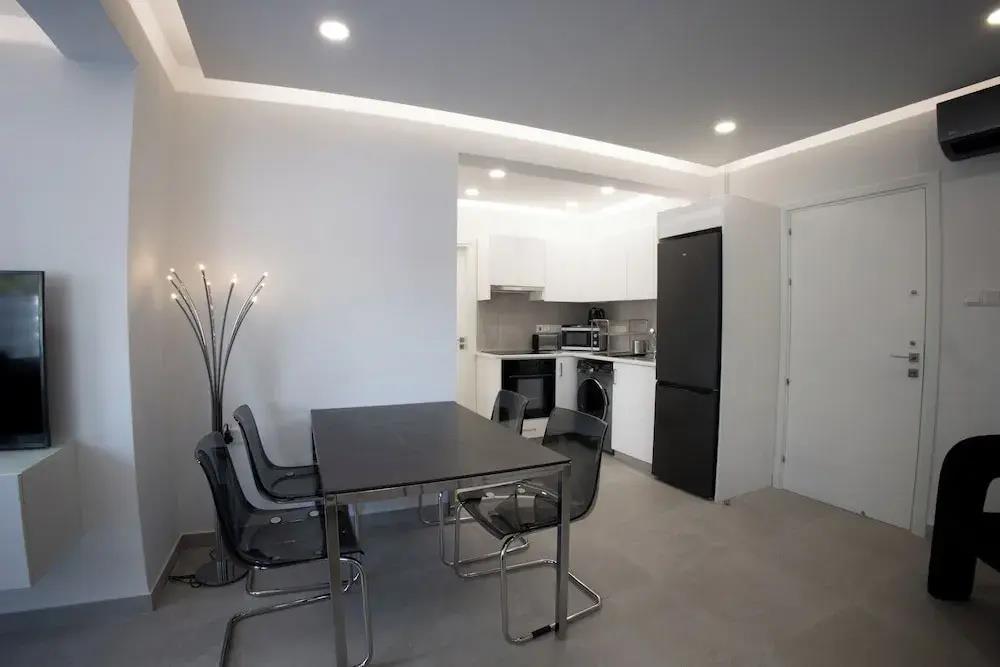 Phaedrus Living Luxury Mackenzie Flat 0*