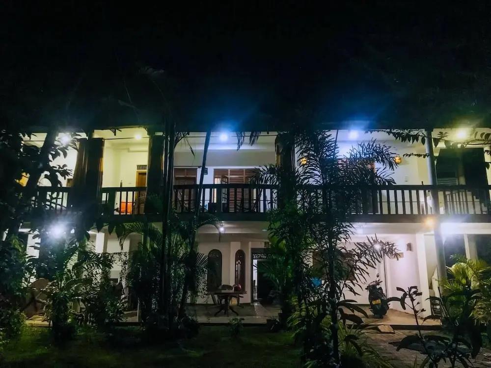 Lake View Homestay 3*