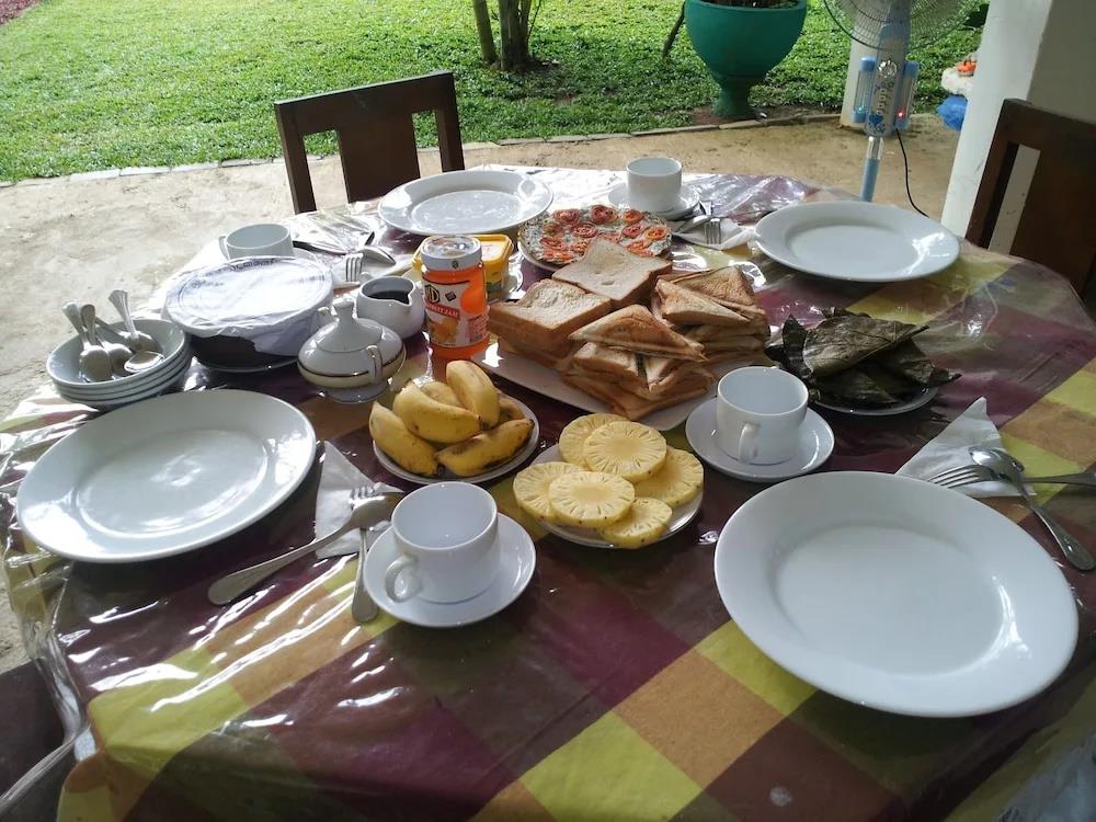 Lake View Homestay 3*