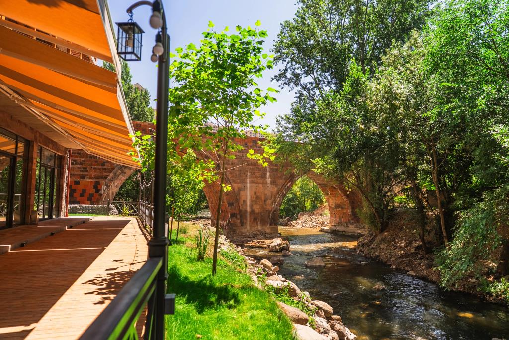 Hotel Red Bridge Yerevan 4*