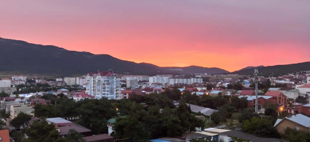 V Gelendzhike S Vidom Na Gory Flat 0*