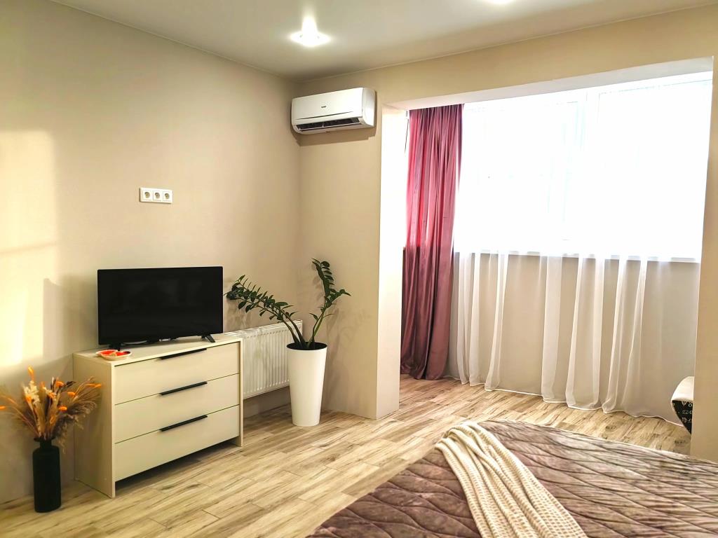 Uyutnaya Studiya Flat 0*