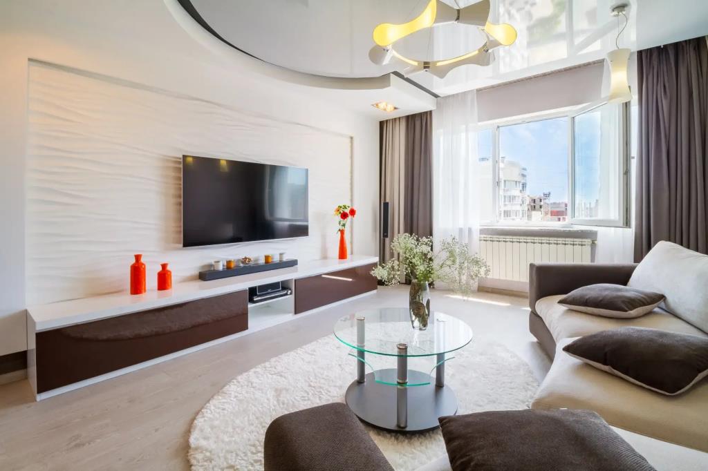 Prekrasnaya 2-kh komnatnaya ryadom s plyazhem Aleksino Flat 0*