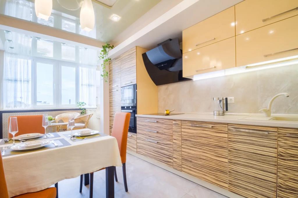 Prekrasnaya 2-kh komnatnaya ryadom s plyazhem Aleksino Flat 0*
