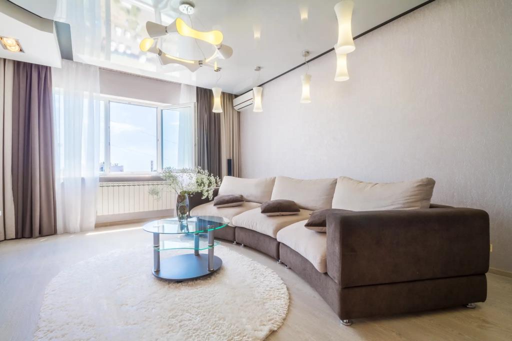 Prekrasnaya 2-kh komnatnaya ryadom s plyazhem Aleksino Flat 0*