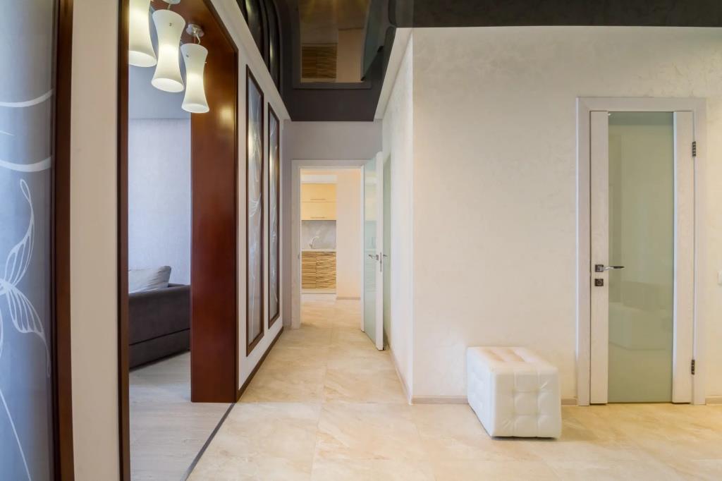 Prekrasnaya 2-kh komnatnaya ryadom s plyazhem Aleksino Flat 0*