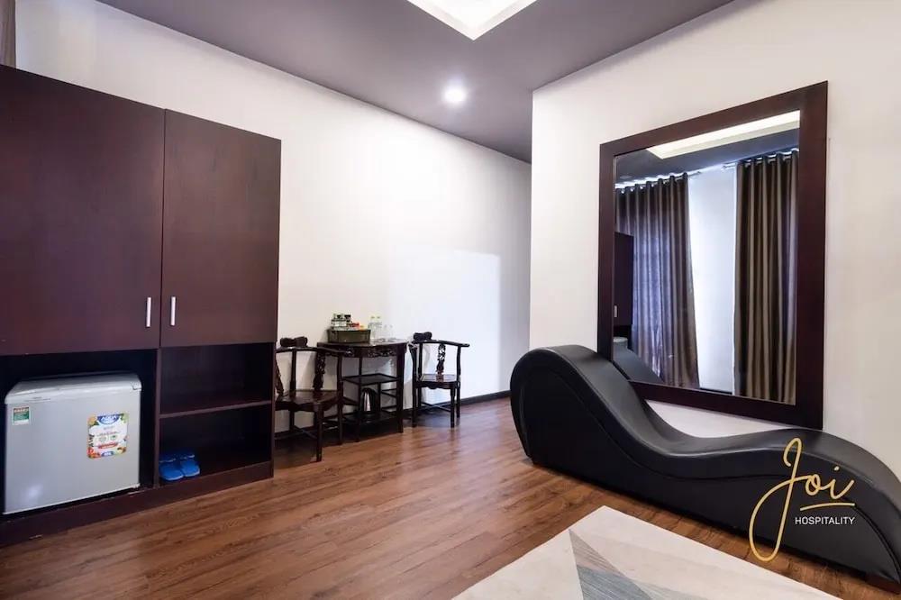 Joi Hospitality - Central 2*