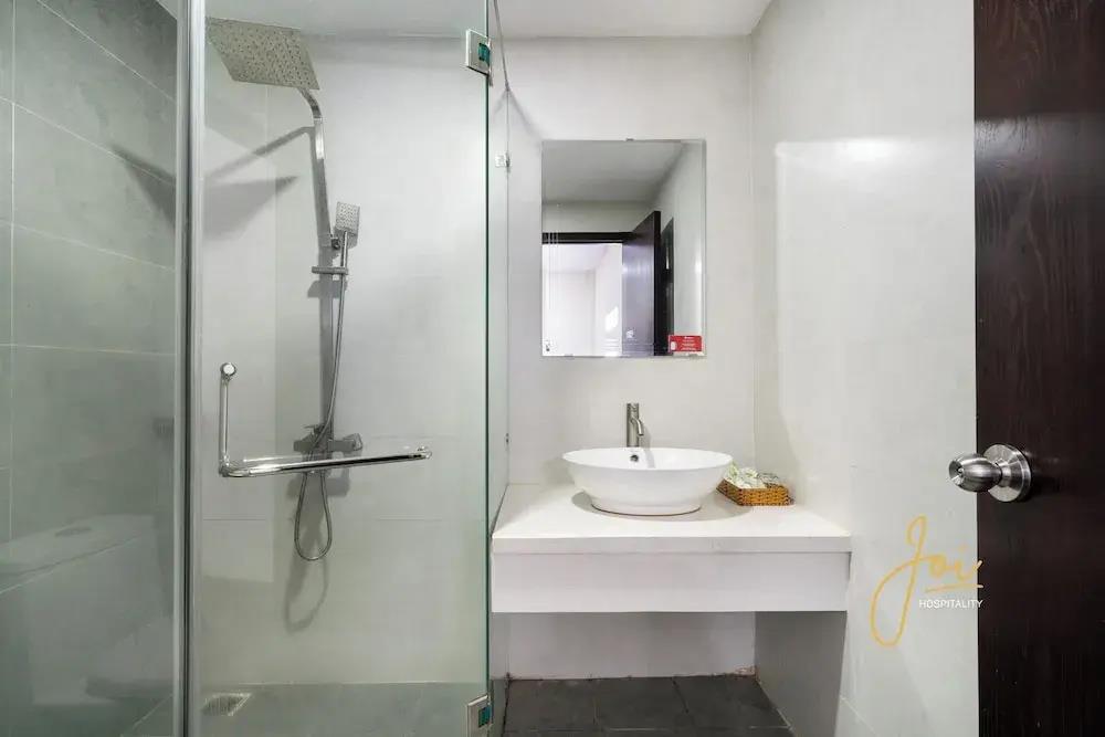 Joi Hospitality - Central 2*
