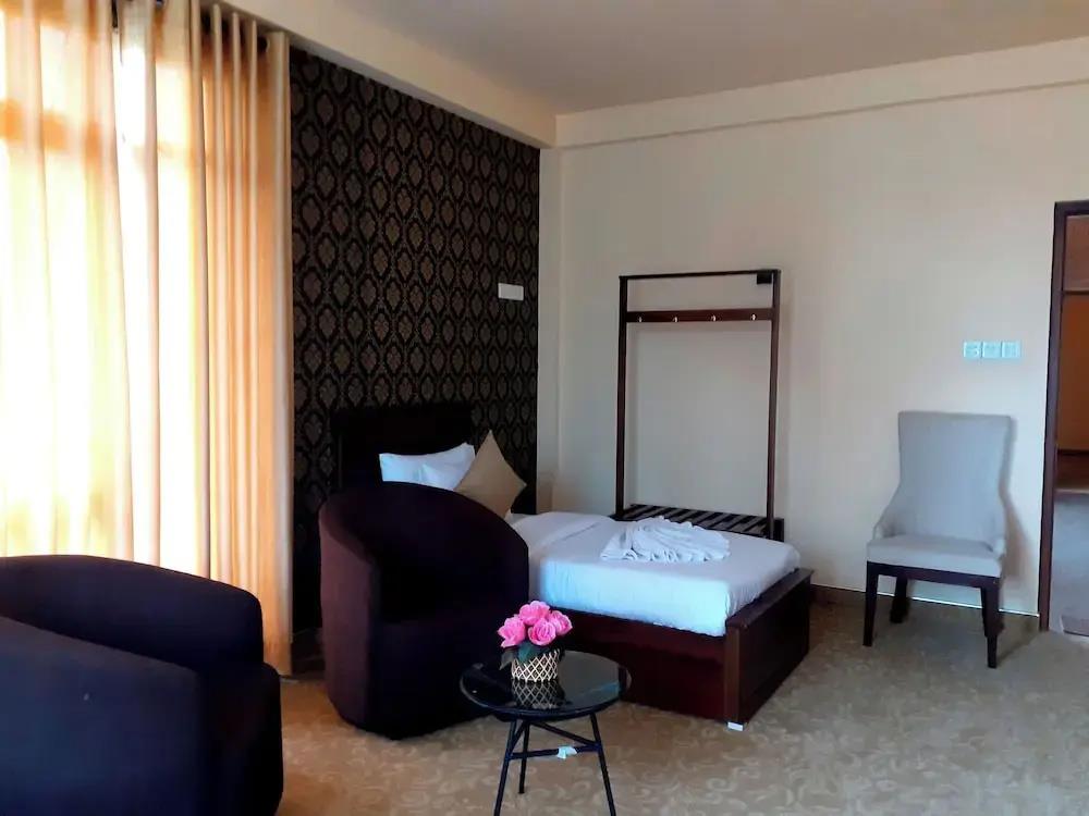 Rathna Grand Hotel Nuwara Eliya 2*