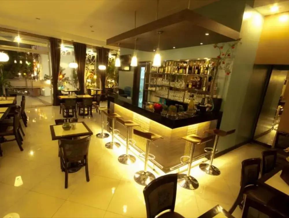 Townhouse OAK Metro Manila Near Osmena Highway PNR Pasay formerly Avitel Hotel 3*