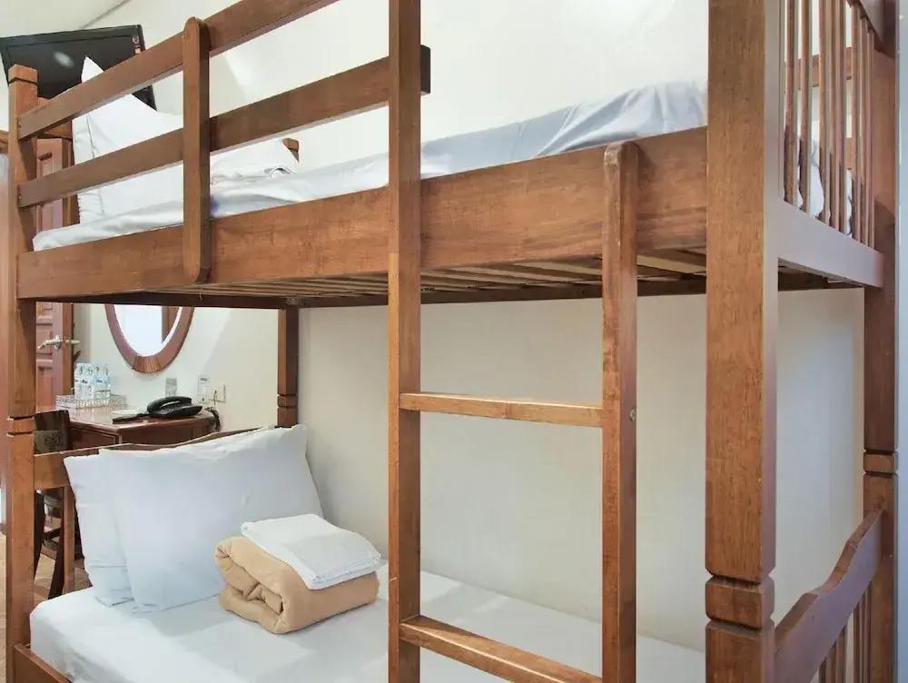 Townhouse OAK Metro Manila Near Osmena Highway PNR Pasay formerly Avitel Hotel 3*