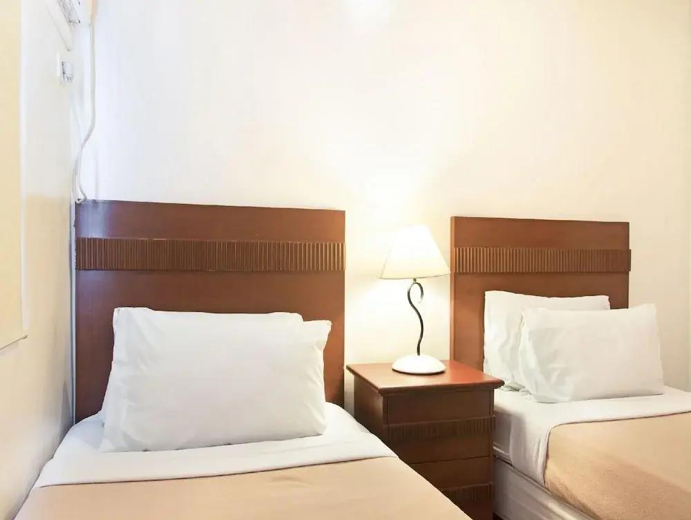 Townhouse OAK Metro Manila Near Osmena Highway PNR Pasay formerly Avitel Hotel 3*