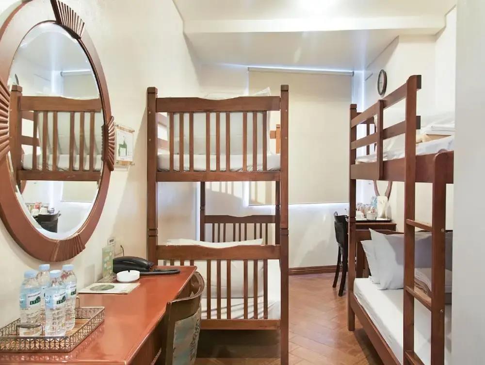 Townhouse OAK Metro Manila Near Osmena Highway PNR Pasay formerly Avitel Hotel 3*