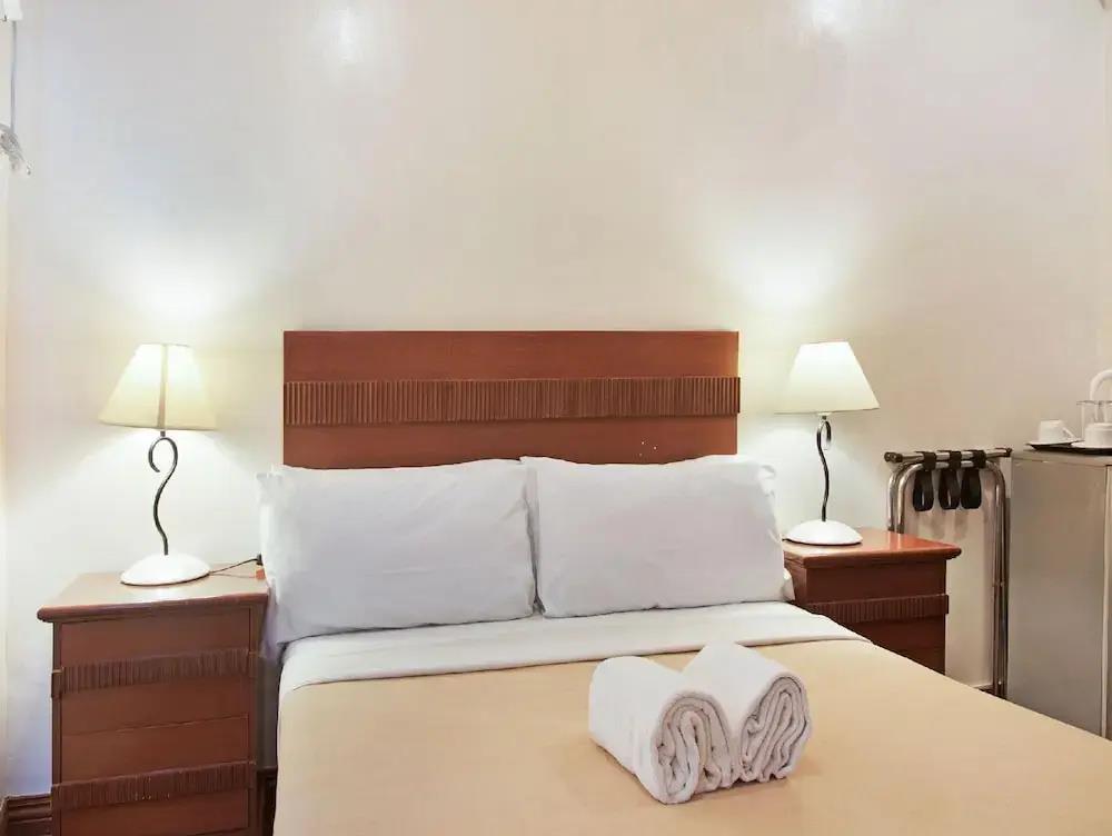 Townhouse OAK Metro Manila Near Osmena Highway PNR Pasay formerly Avitel Hotel 3*